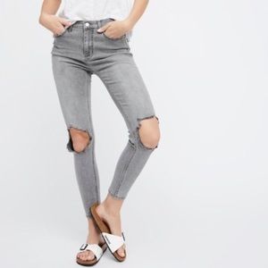 Free People Light grey distressed knee skinny jeans